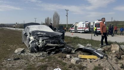 Çankırı'da iki otomobilin çarpıştığı kazada 4 kişi yaralandı