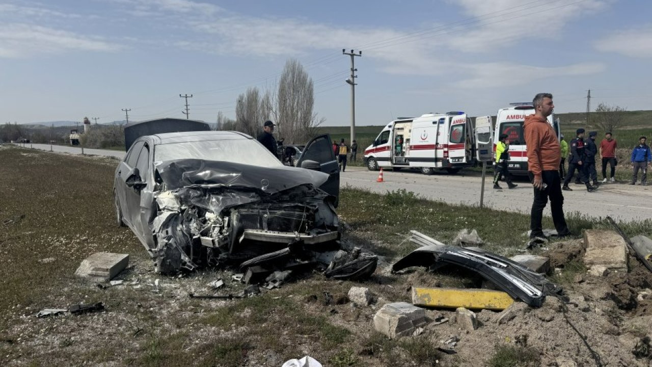 Çankırı'da iki otomobilin çarpıştığı kazada 4 kişi yaralandı