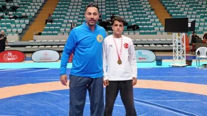 Genç pehlivandan büyük iş