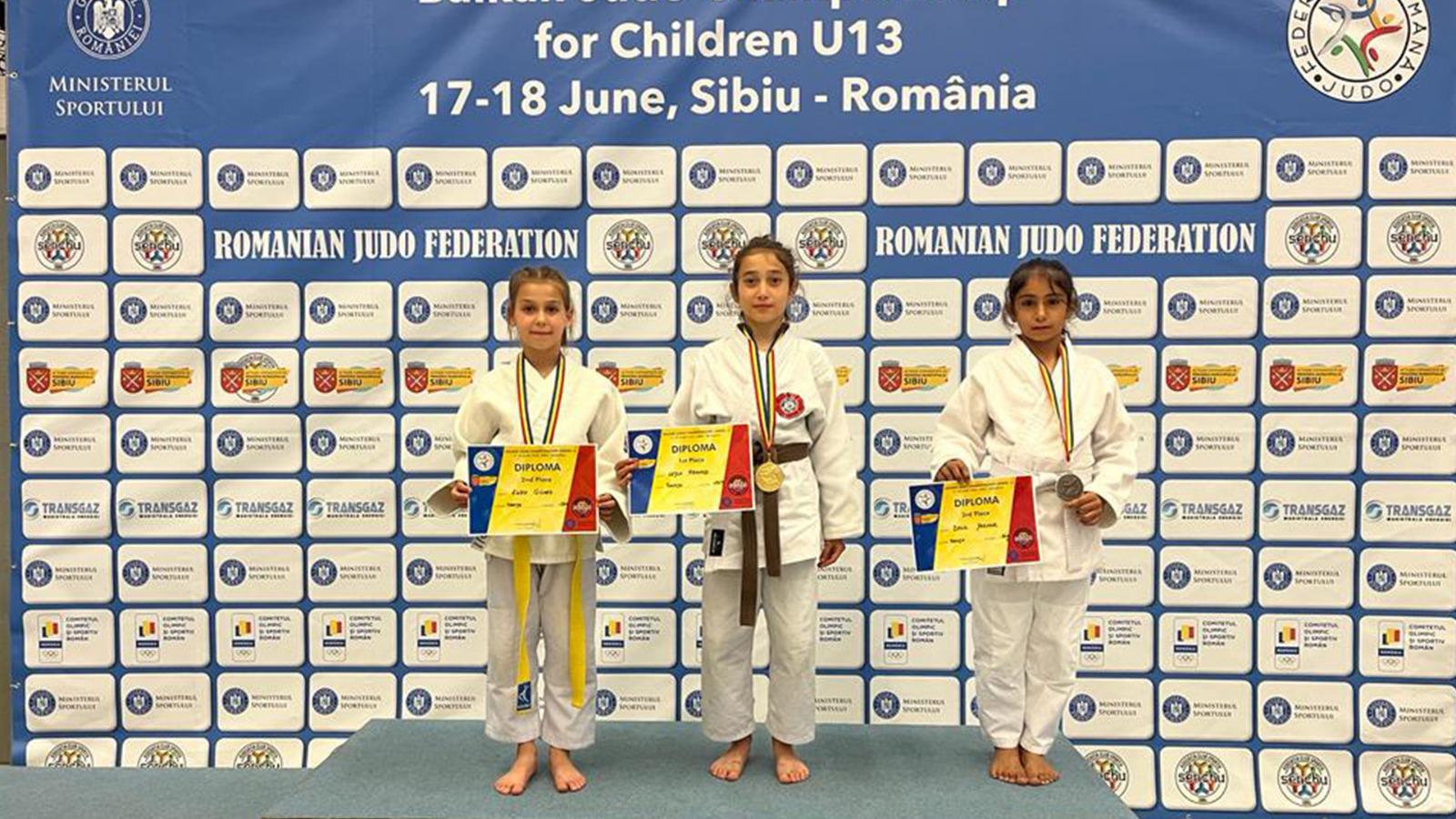 Valilikten altın kıza tebrik