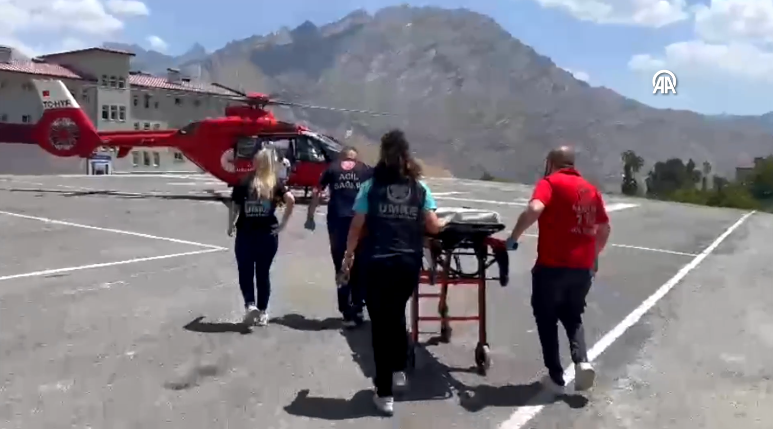 Zehirlenen hasta için helikopter havalandı