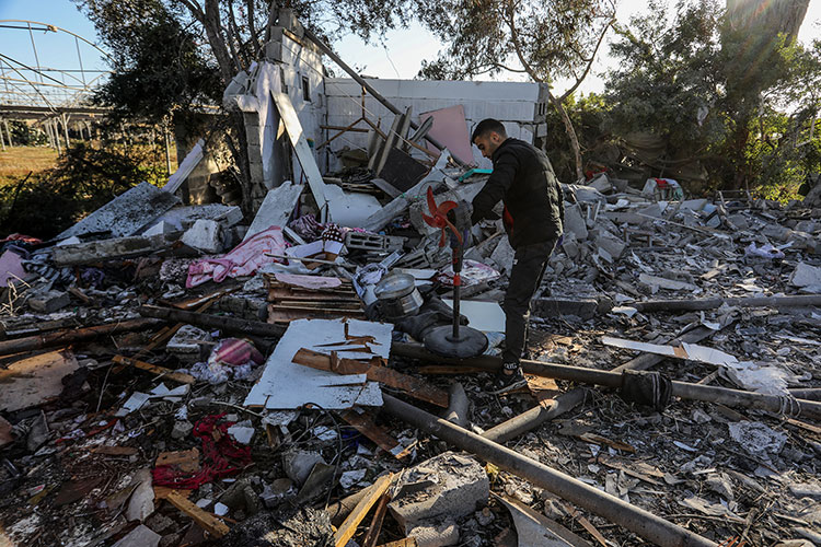 Katil İsrail Ramazanın ilk gününde bomba yağdırdı