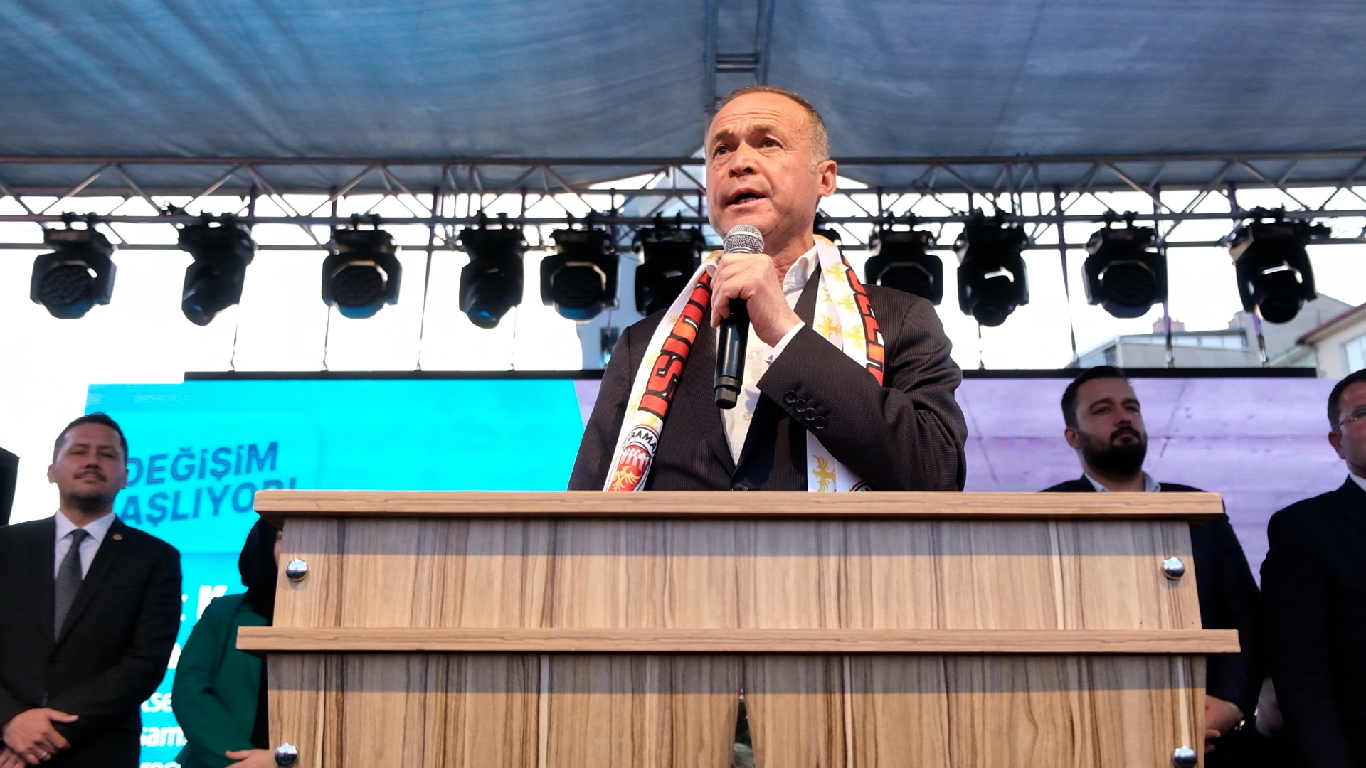 Binlerce kişi iftar sofrasında buluştu