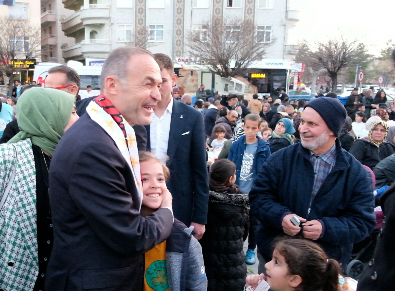 Binlerce kişi iftar sofrasında buluştu