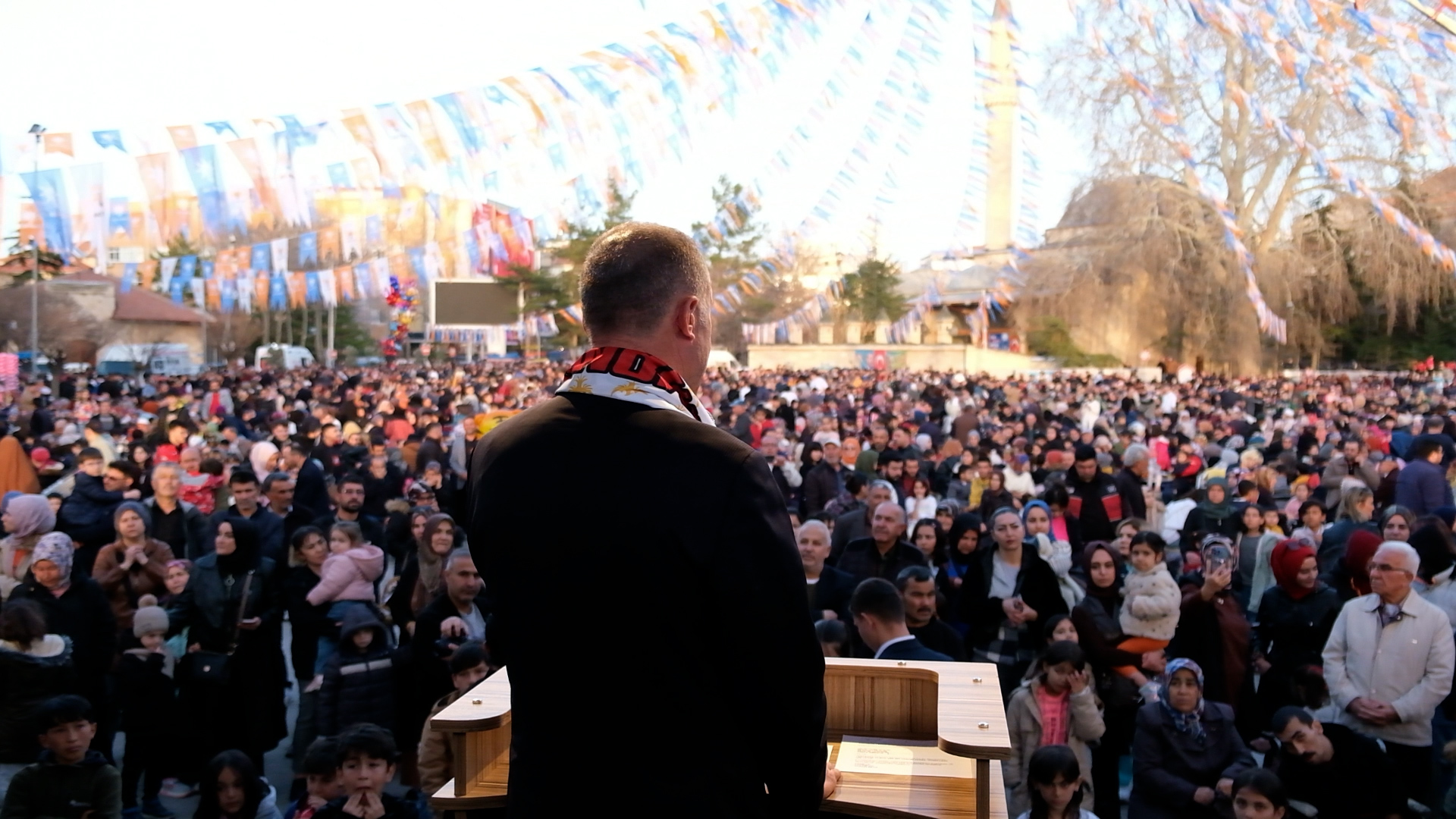 Binlerce kişi iftar sofrasında buluştu