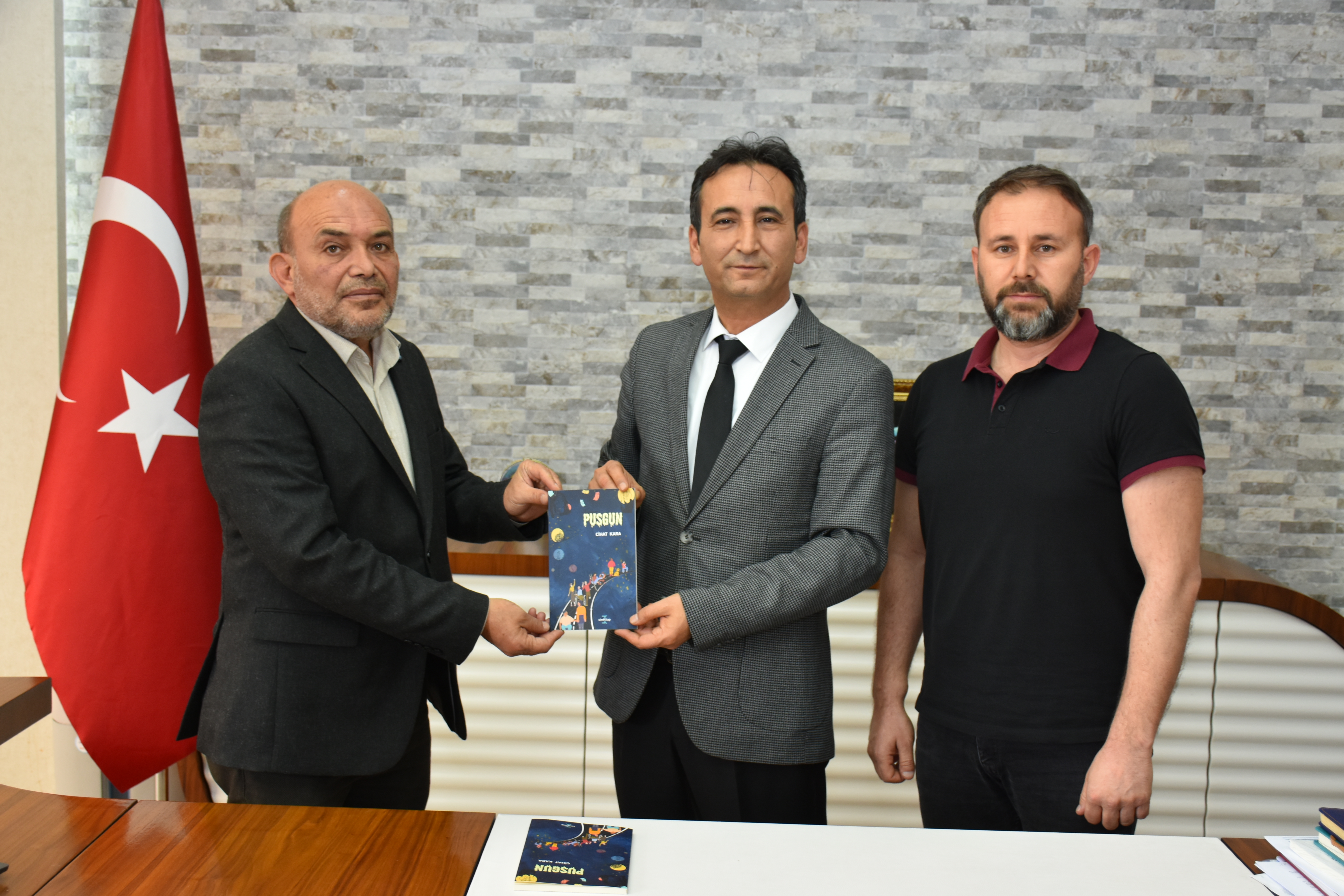 Karaman'da kaleme alınan "Pusgun" raflardaki yerini aldı