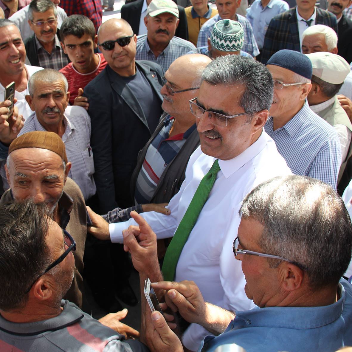 Acıkan çakalların, aslanları!