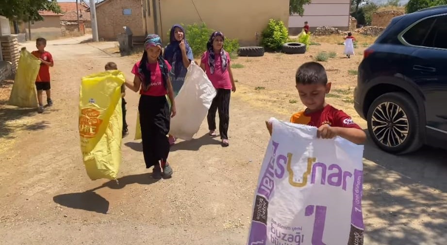 Bu hoca Karaman'a örnek olsun