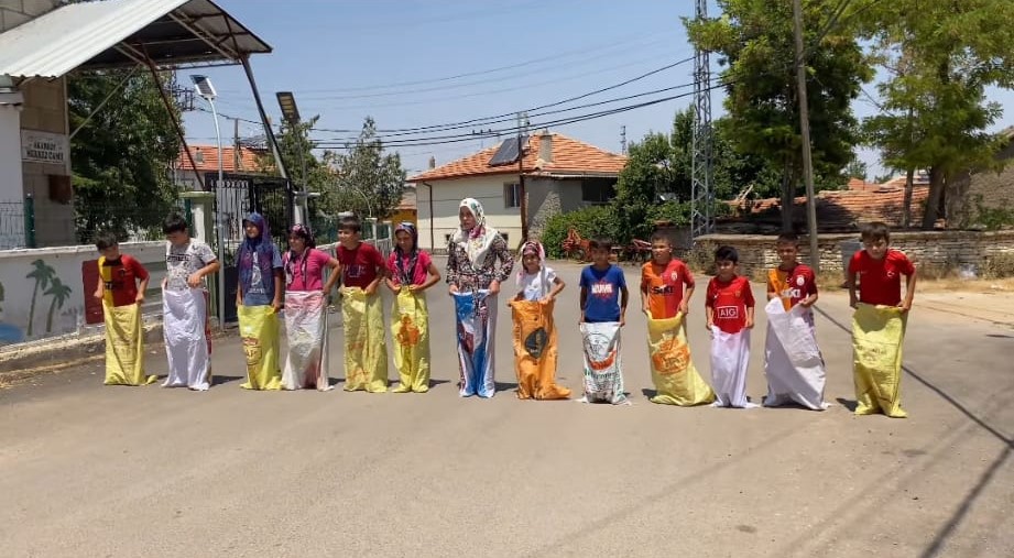 Bu hoca Karaman'a örnek olsun