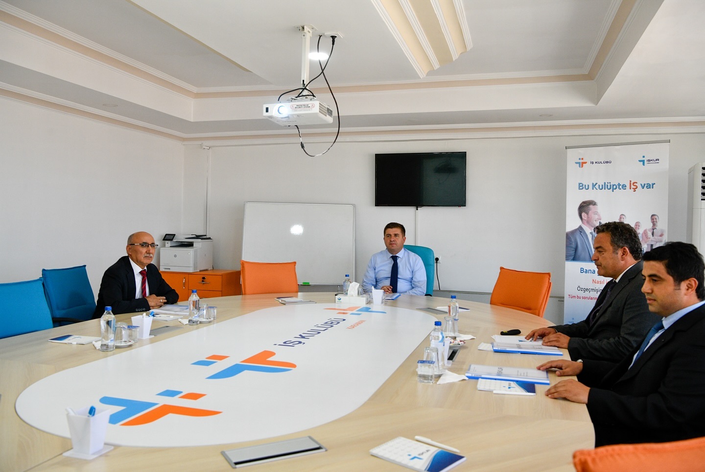 Vali Sarıibrahim o kurumdan gerekli bilgileri aldı