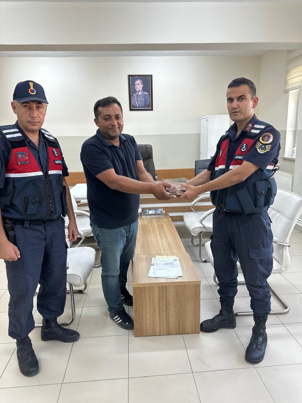 Karaman'da yerde 137 bin lira buldu