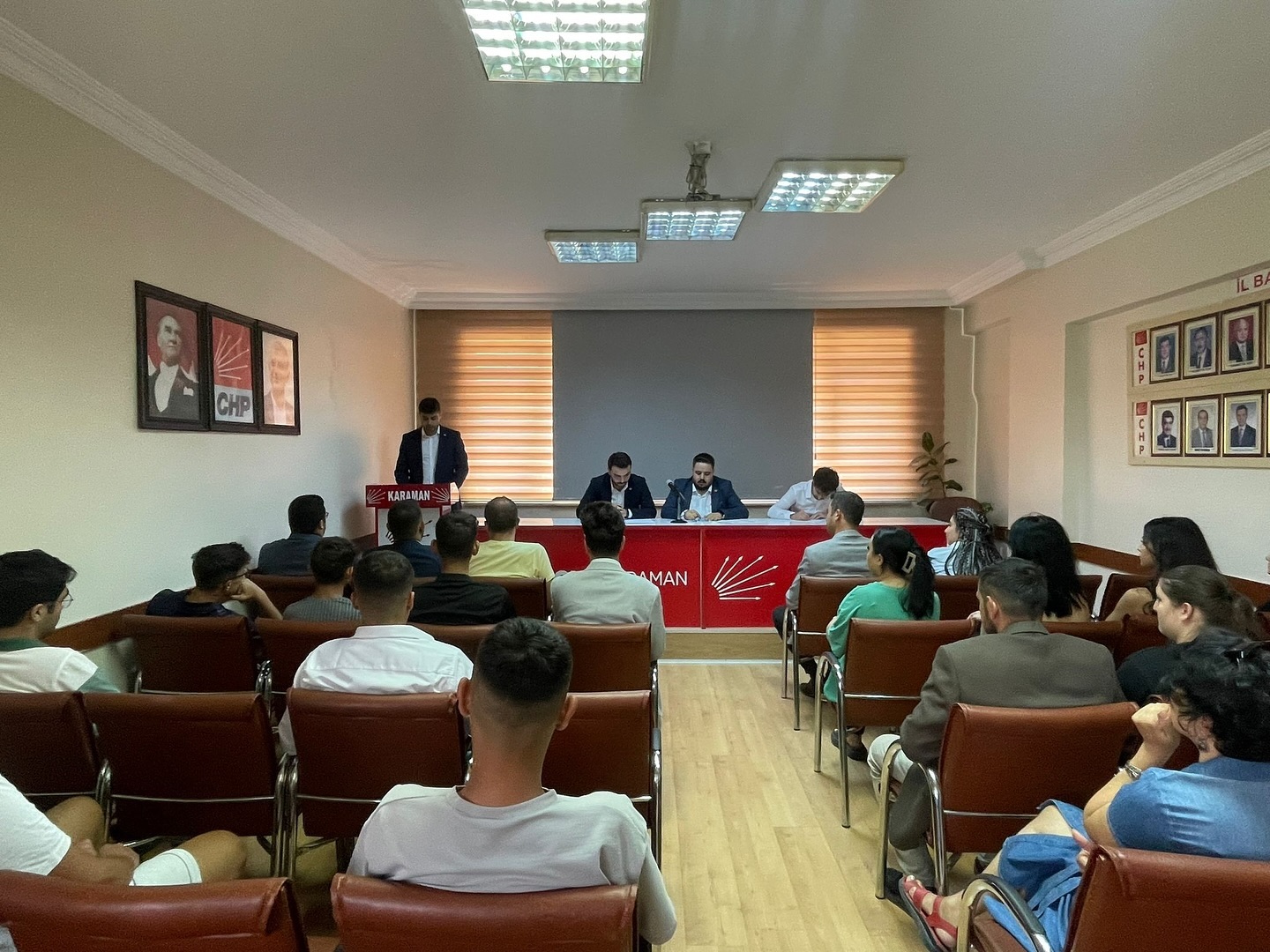 CHP'de bayrak değişimi