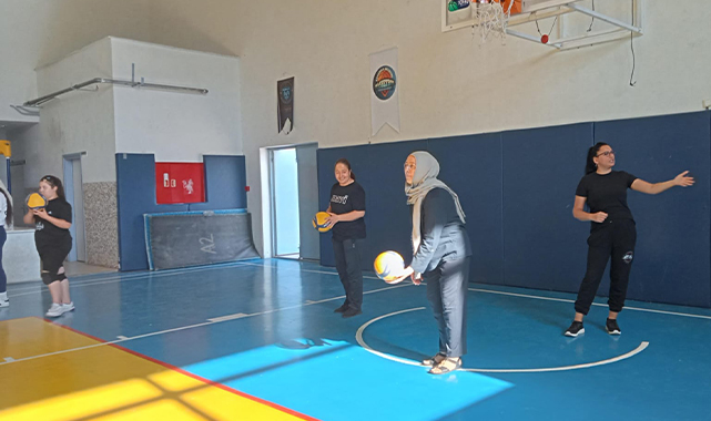 Minik sultanlar annelerine rakip oldu