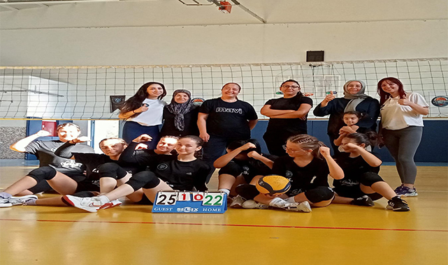 Minik sultanlar annelerine rakip oldu