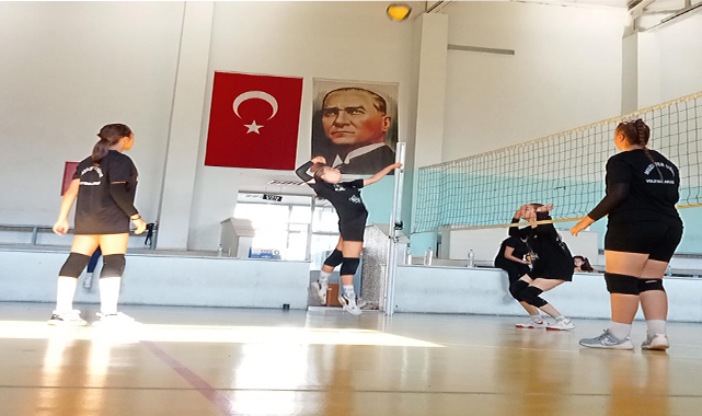 Minik sultanlar annelerine rakip oldu