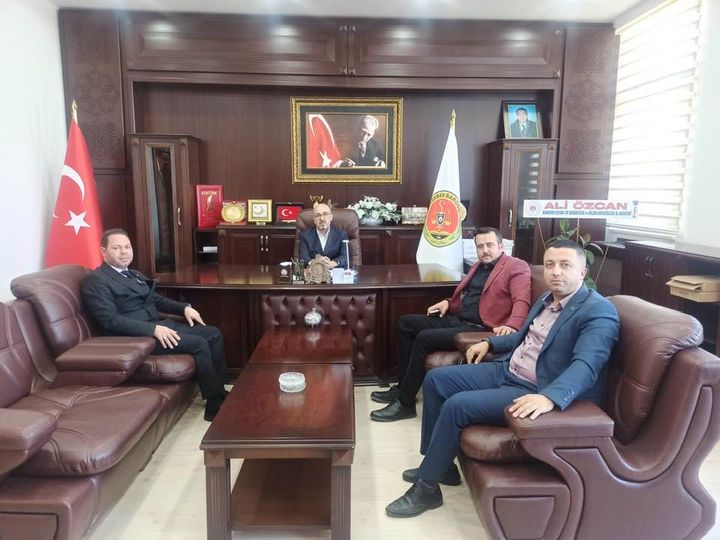 Başkan Yılmaz tebrikleri kabul ediyor