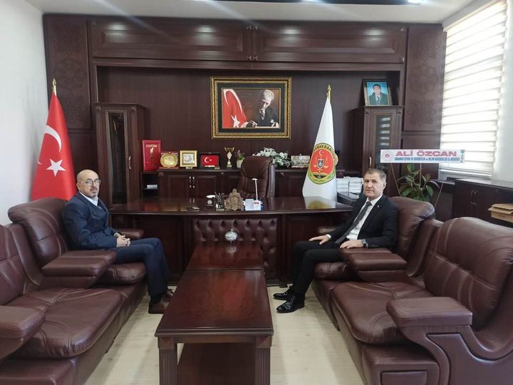 Başkan Yılmaz tebrikleri kabul ediyor