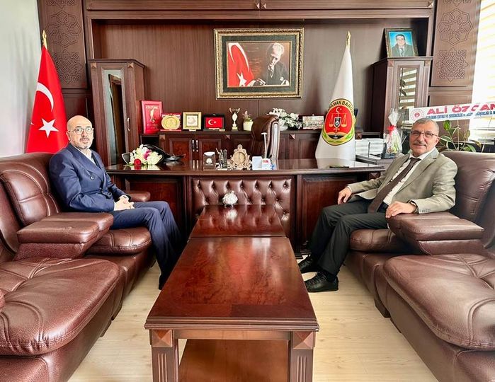 Başkan Yılmaz tebrikleri kabul ediyor