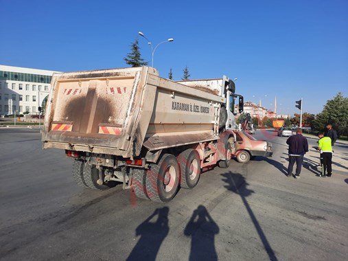 Adliye kavşağında kaza