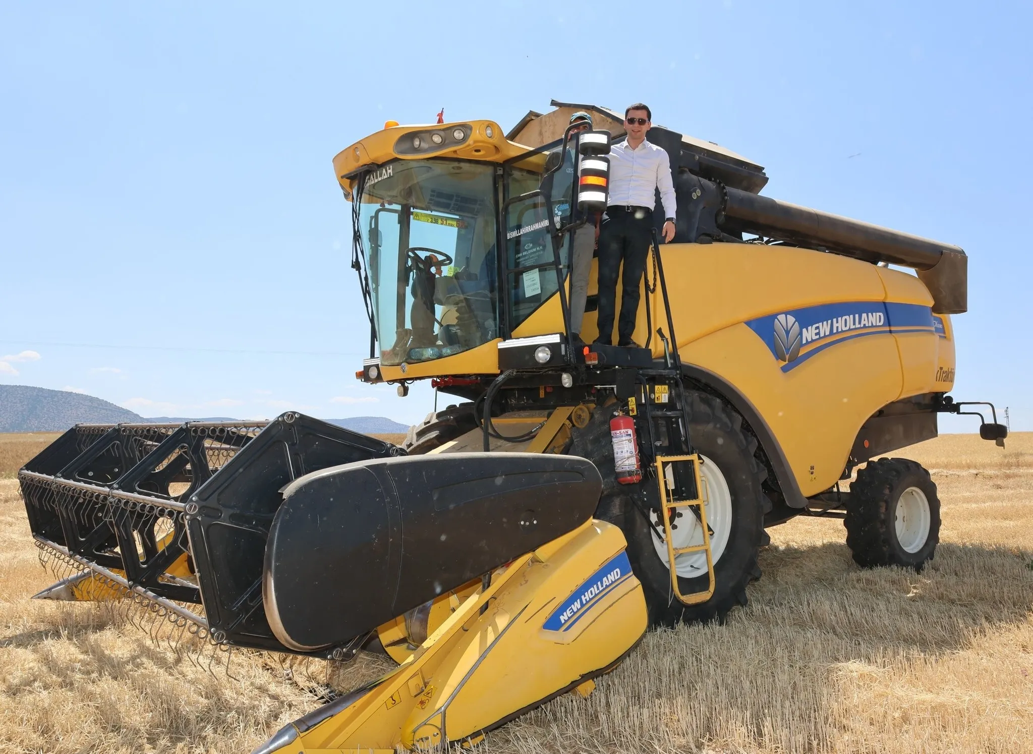 Tarım arazisinde ilk biçerler çalıştı