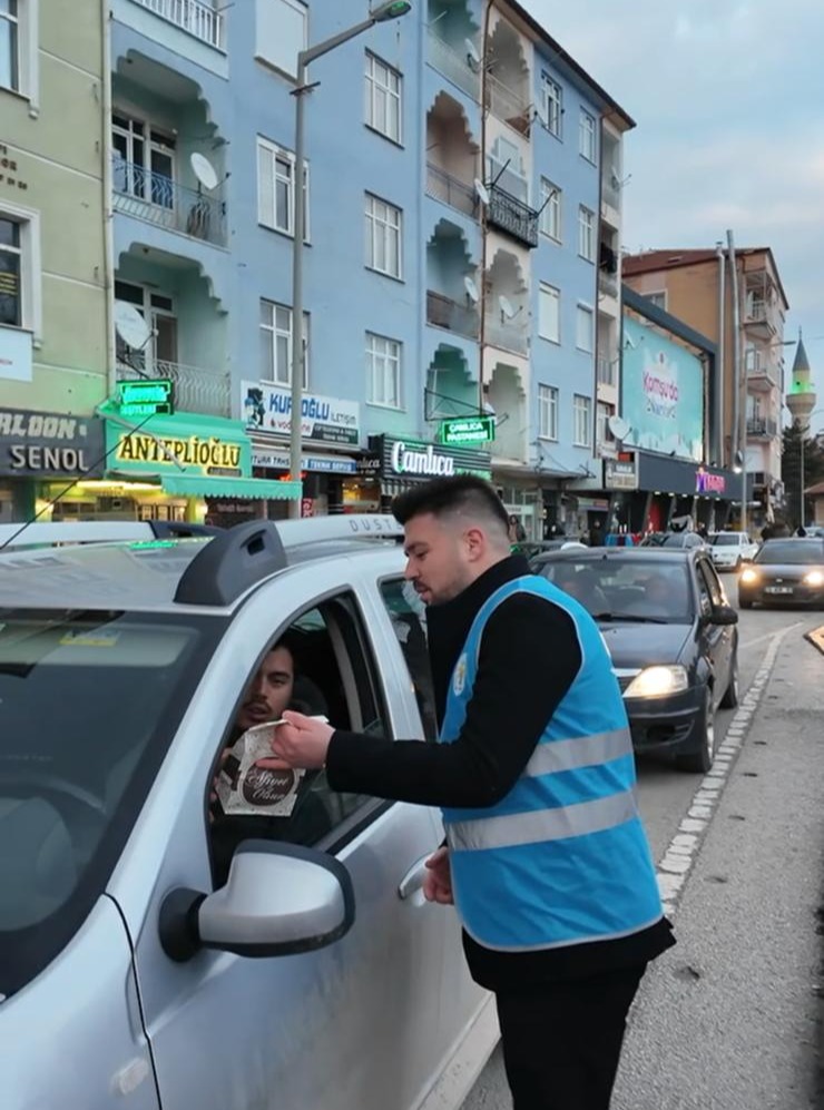 AK Parti’den vatandaşlara iftariyelik dağıtımı-2