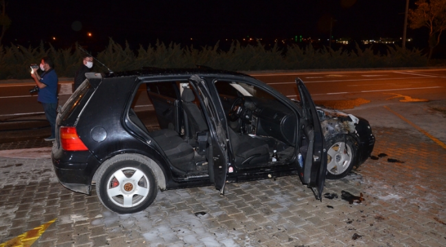 Karaman'da seyir halindeki otomobil alev aldı