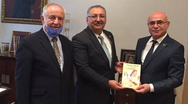 Kıratlı'dan tablet ve burs bağışı