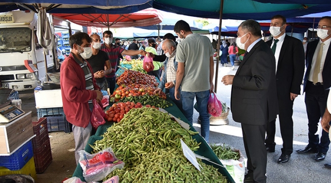 Vali Işık semt pazarında denetim yaptı