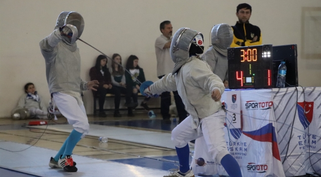 Eskrim açık kılıç turnuvası Karaman’da yapılacak