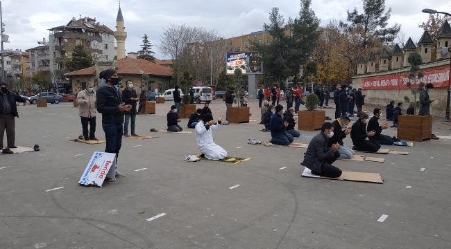 Karaman&#039;da yağmur için eller semaya kalktı