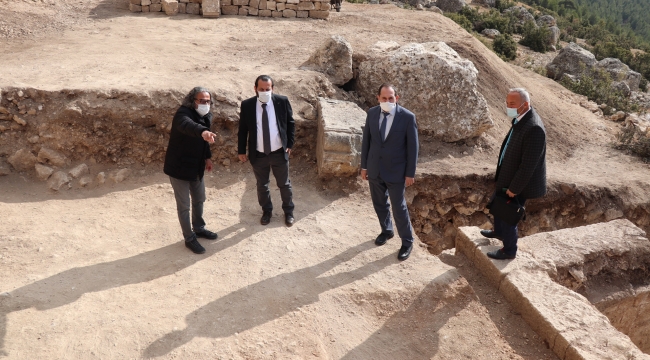 Rektör Akgül Arkeolojik kazıları yerinde inceledi