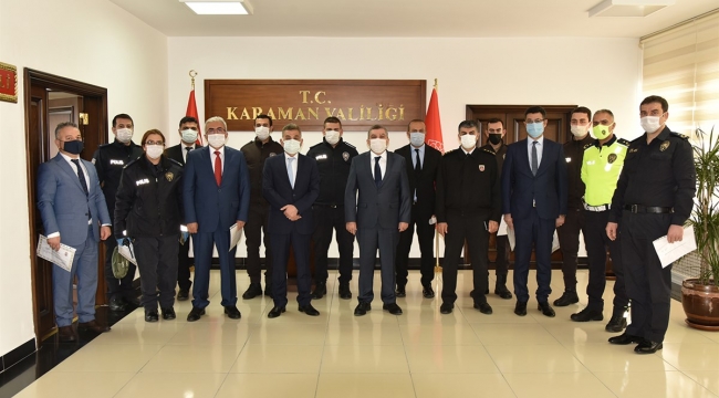 Vali Işık başarılı personele belgelerini verdi