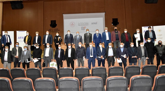 Vali Işık Muhtarlara Teşekkür Belgelerini Verdi