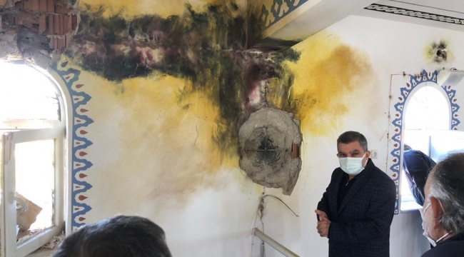 Vali Işık, yıldırım düşen camiyi inceledi