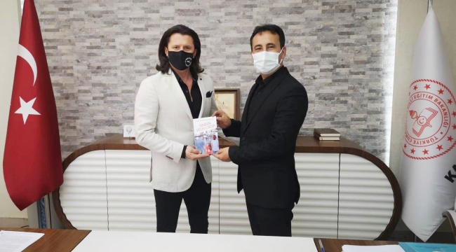 Doç. Dr. Birol, Çalışkan’a kitabını tanıttı