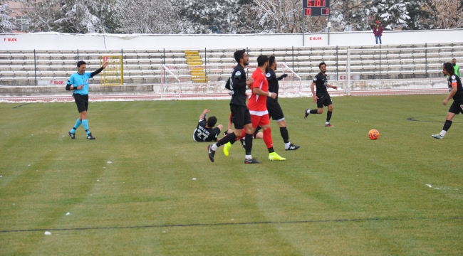 Hakem Belediyespor'u yaktı!
