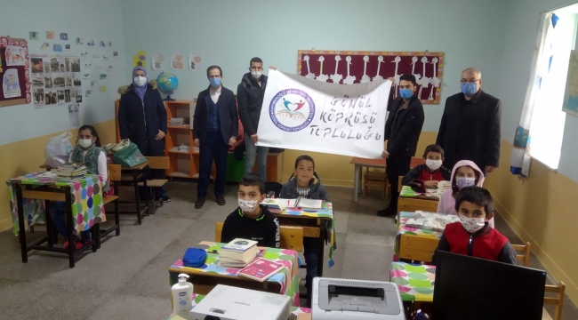 KMÜ öğrencilerinden kitap bağışı