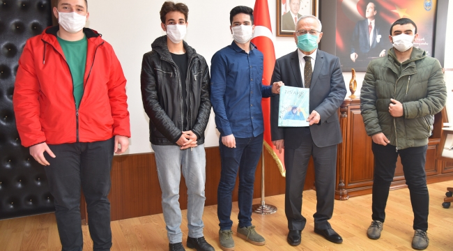 Lise öğrencilerinden Rektör Ak’a ziyaret