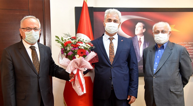 Rektör Ak’tan sağlık camiasına tebrik ziyareti