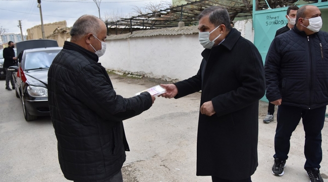 Vali Işık ev ev vatandaşları uyarıyor