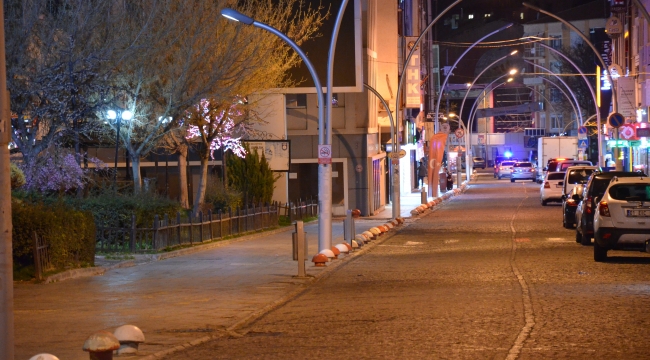 Karaman'da sokağa çıkan yandı