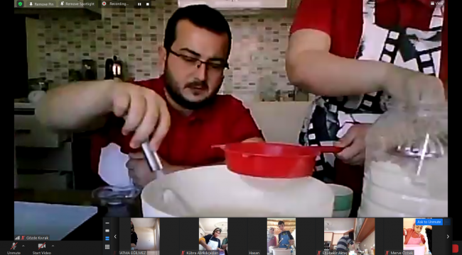 Bayram Çöreği, Özel Öğrencilerden