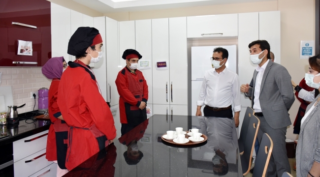 Çalışkan’dan özel öğrencilere ziyaret