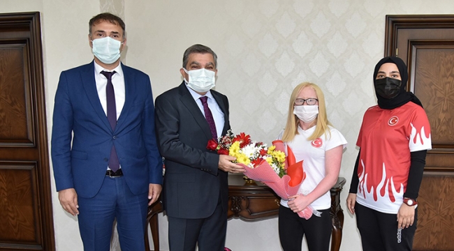 Genç sporculardan Vali Işık&#039;a ziyaret