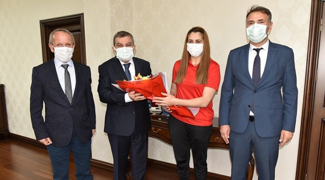 Kadın Milli Takımından Vali Işık'a ziyaret