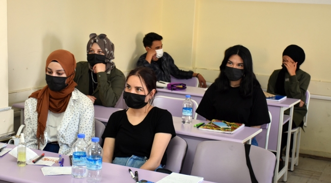 Gülmez’den Halk Eğitimi Merkezine ziyaret