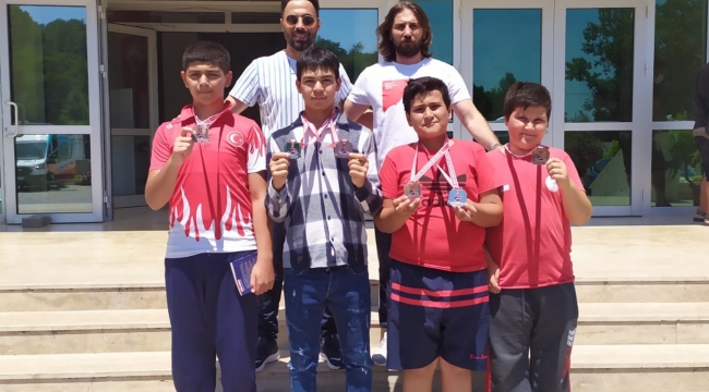 Karaman Güreş Takımı madalyalarla dündü