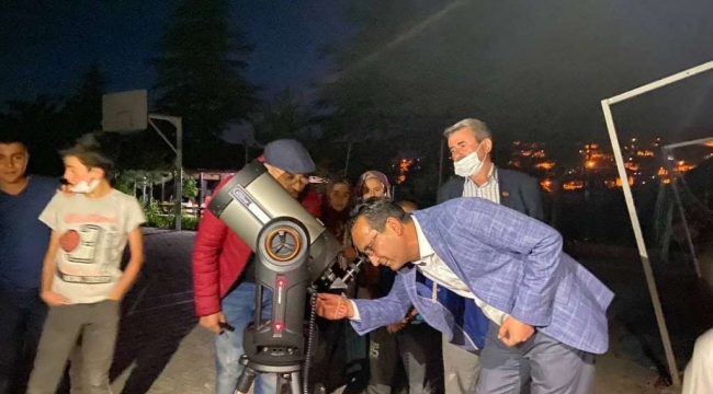 Öğrenciler gökyüzünü seyre daldılar