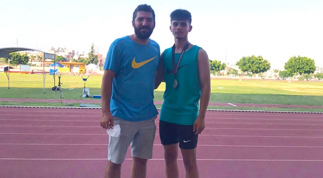 Bir Gümüş Madalyada Vahti Asilkan’dan