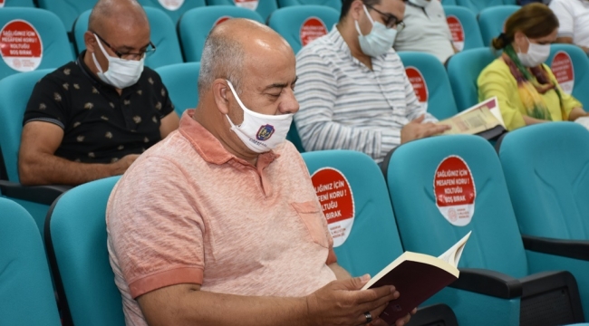 Güne Kitap Okuyarak Başlıyorlar